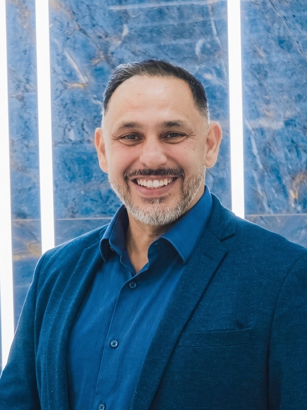 Miro Cezar — Comercial e Marketing